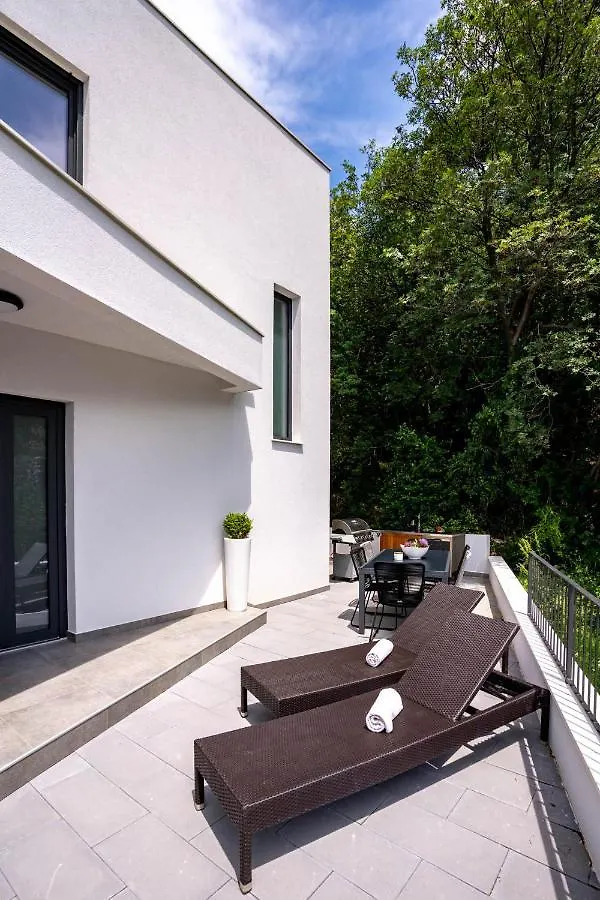 Panorama Suite Dora With Jacuzzi Palit
